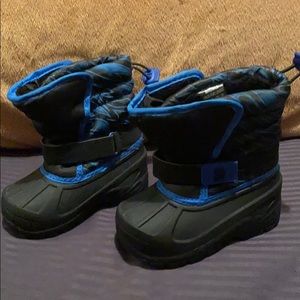 Snow/rain boots size 6months